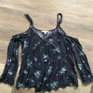 XS American Eagle navy off the shoulder shirt!